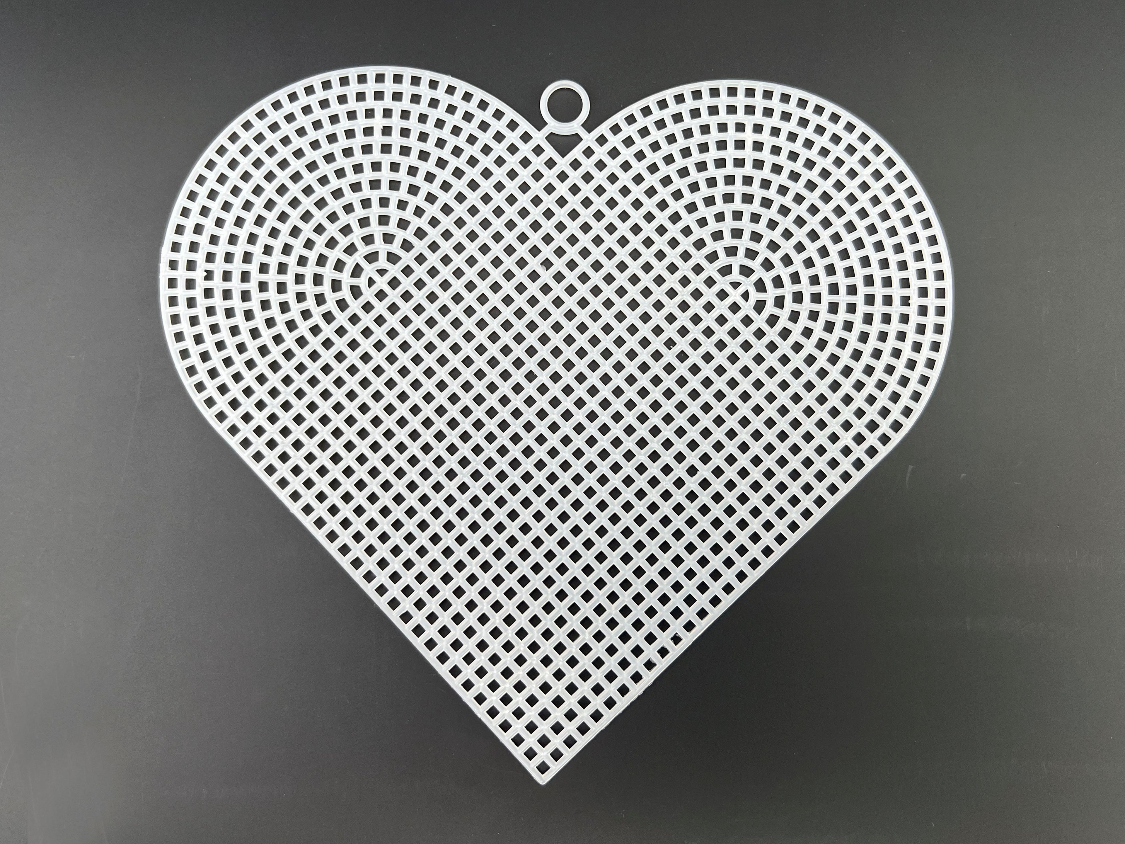 RETE PLASTICA CUORE CM 16X15 FORO 2.5CM CF.10PZ